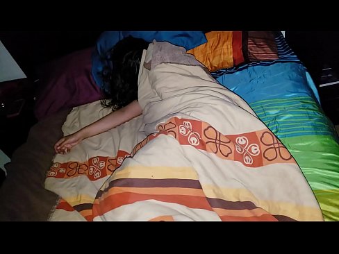 ❤️ Anak tiri berating ibu tiriné enom nalika dheweke turu. ️ Porno ing jv.28films.ru ﹏